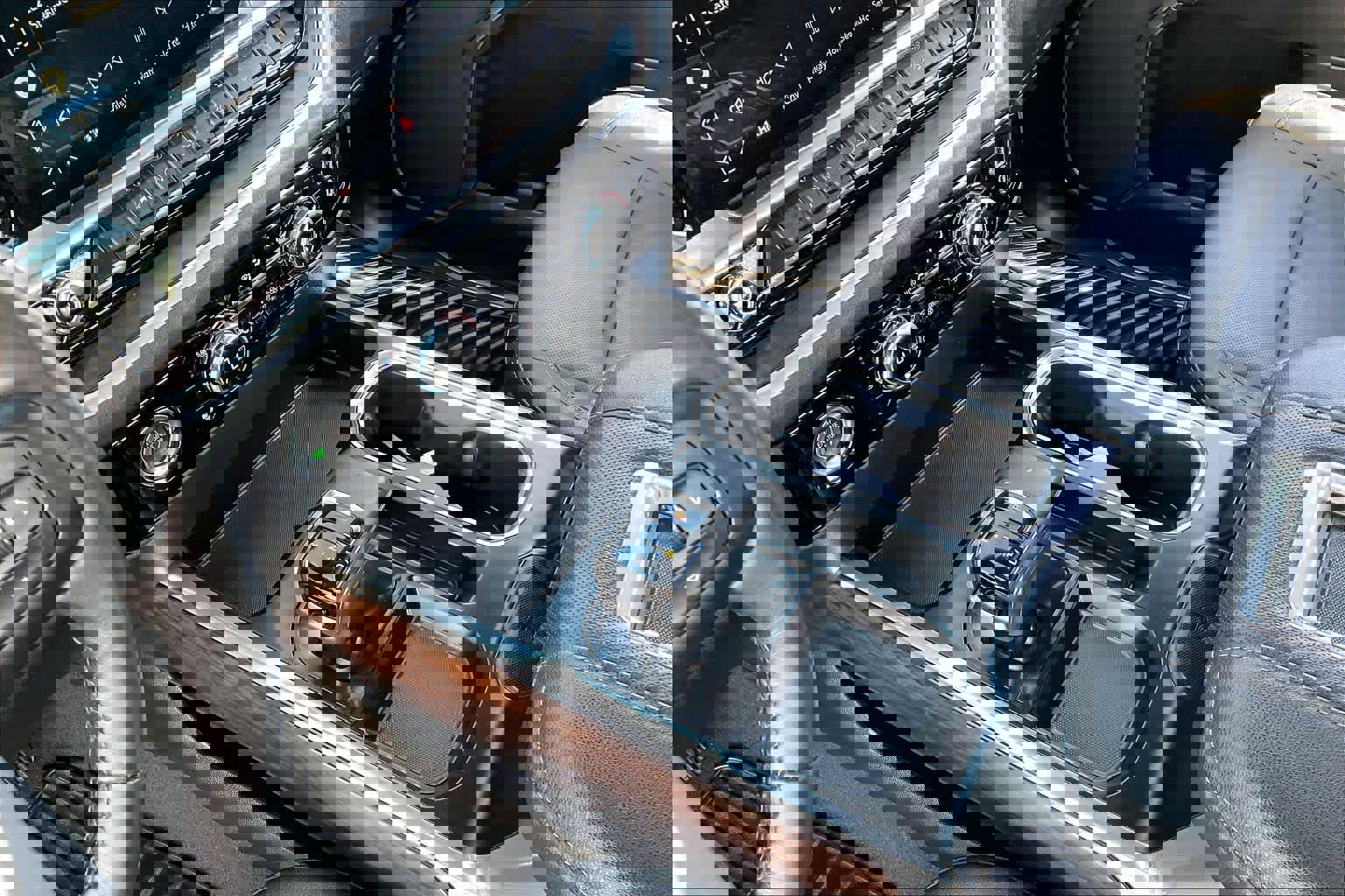 Used 2022 GMC Sierra 1500 SLT w/ SLT Convenience Package image 16