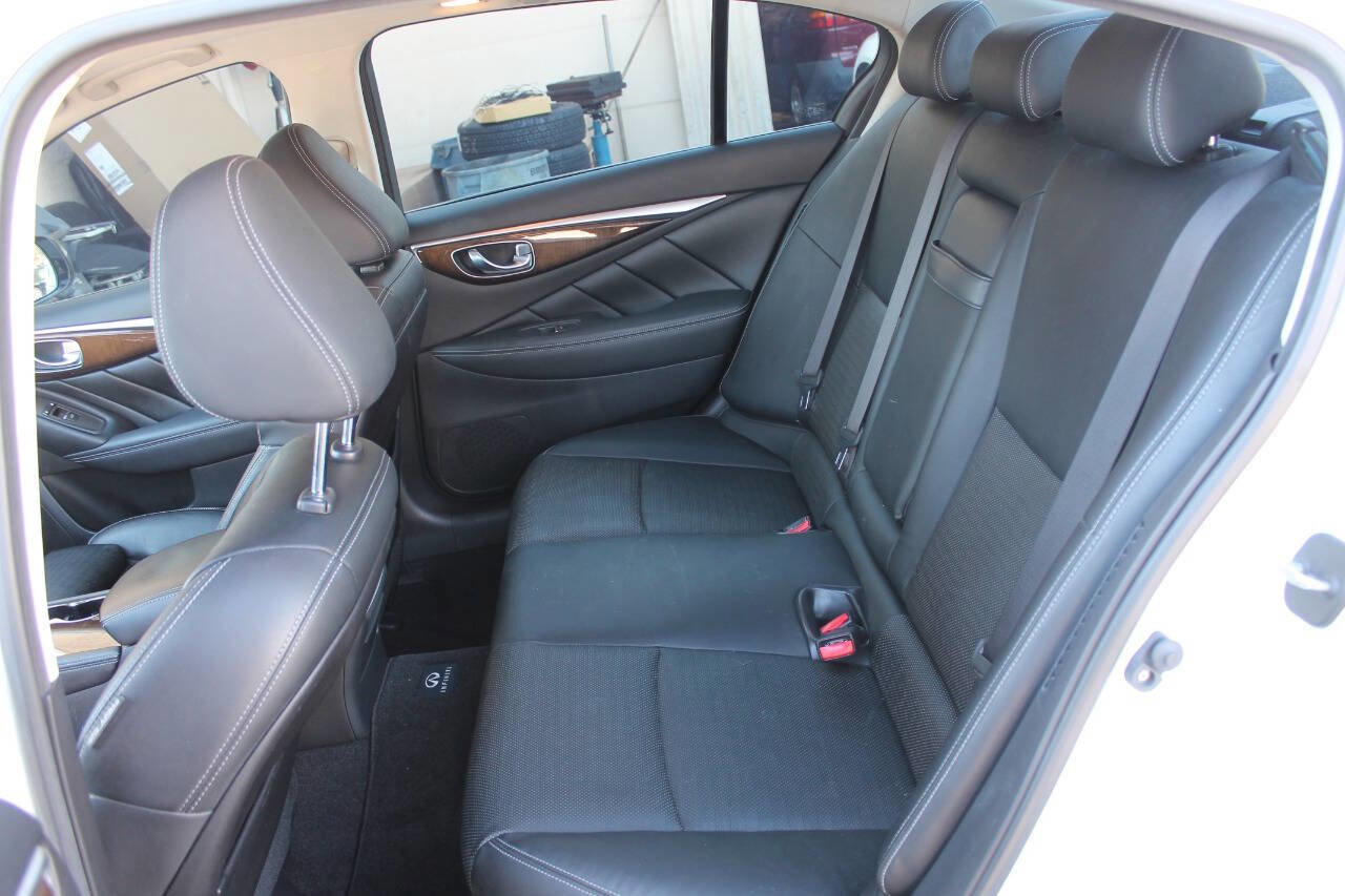 Used 2014 INFINITI Q50 Hybrid AWD w/ Deluxe Technology Package image 24