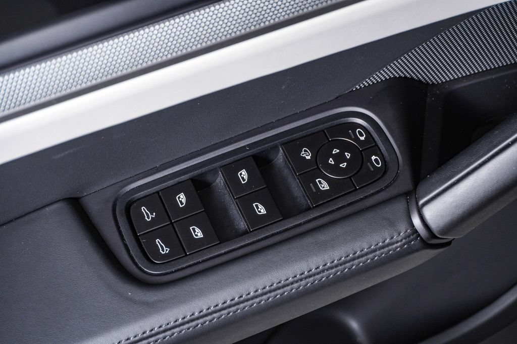 Certified 2025 Porsche Cayenne Coupe AWD/4WD image 26