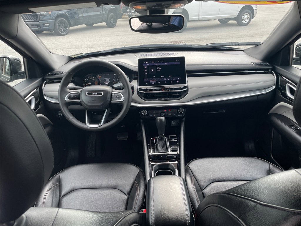 Used 2024 Jeep Compass Limited image 31