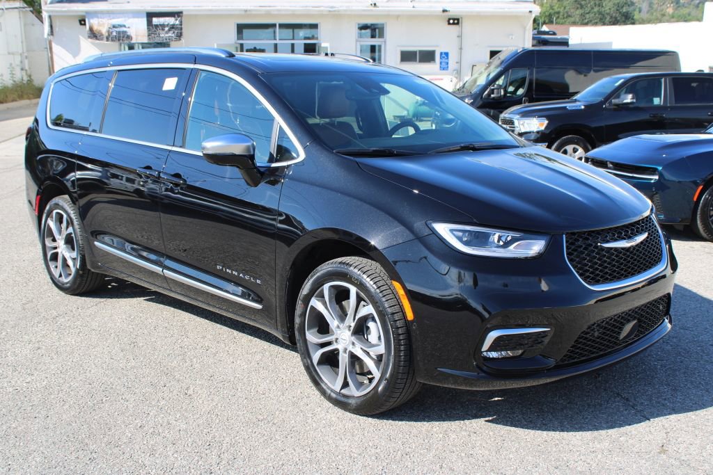 New 2026 Chrysler Pacifica Pinnacle image 3