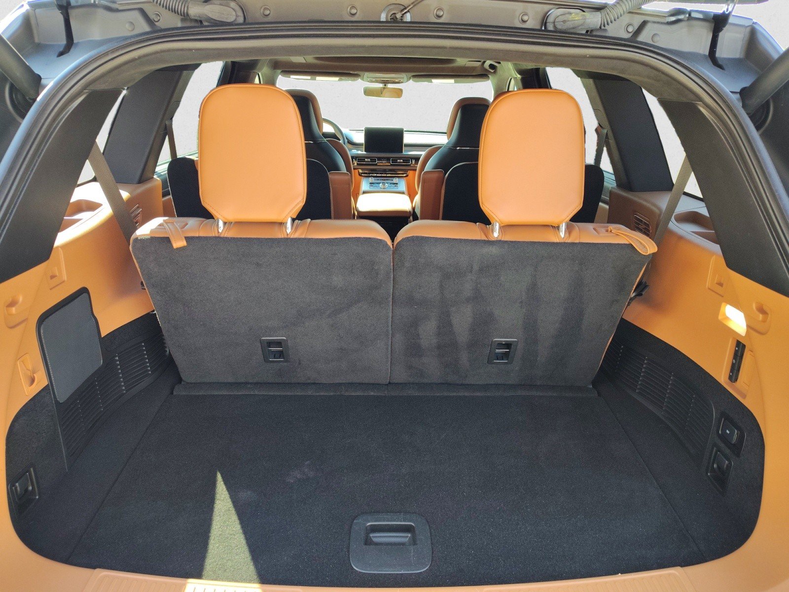 Used 2023 Lincoln Aviator Black Label w/ Class IV Trailer Tow Package image 21