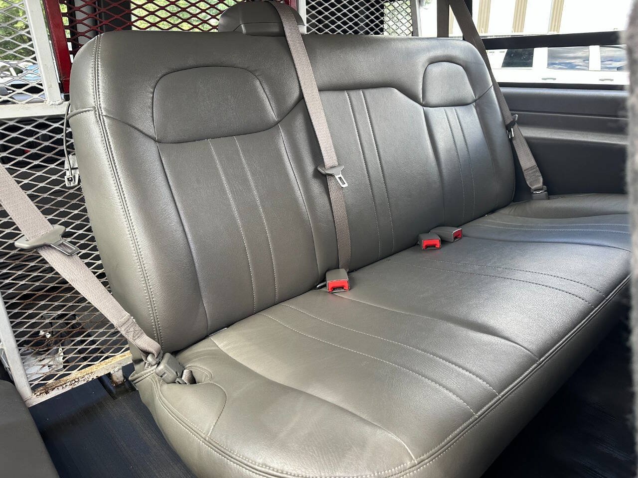 Used 2021 Chevrolet Express 3500 LS RWD image 31