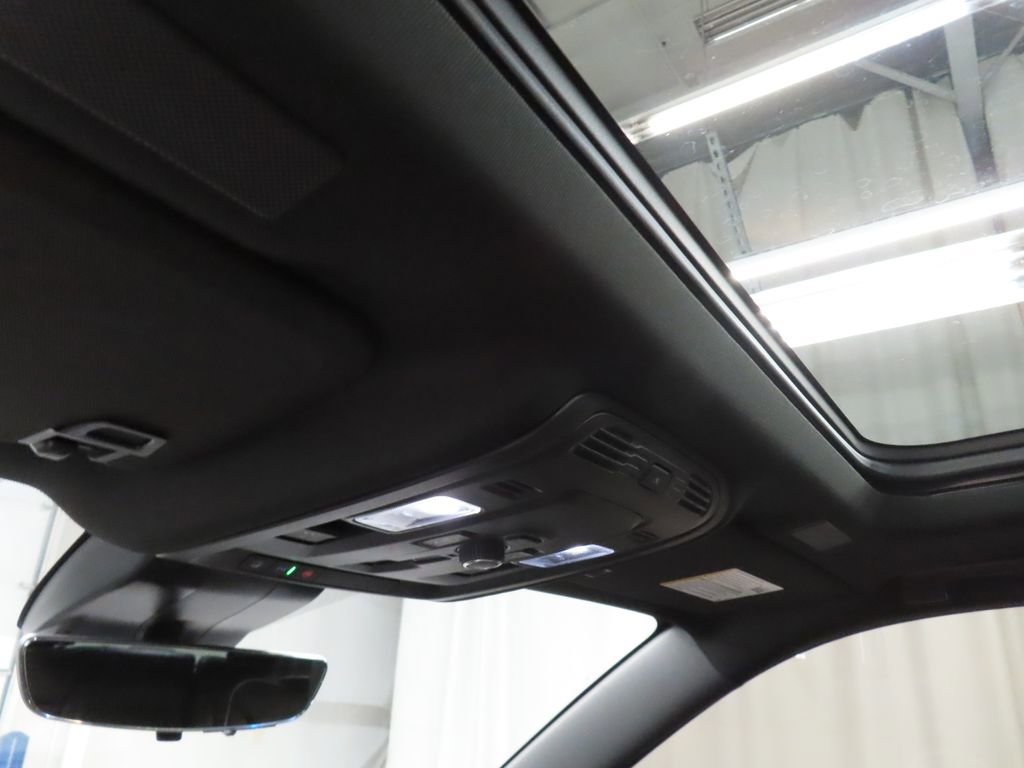 Used 2025 GMC Yukon Denali Ultimate image 34