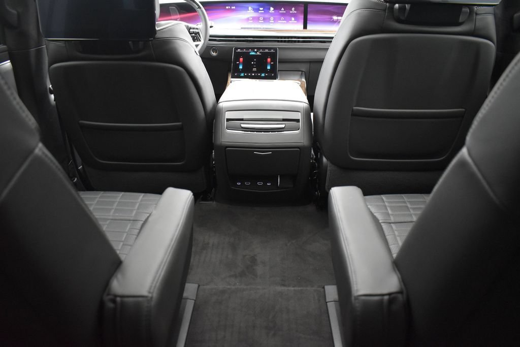 Certified 2026 Cadillac Escalade ESV Platinum Sport w/ LPO, ONYX Package AWD/4WD image 31