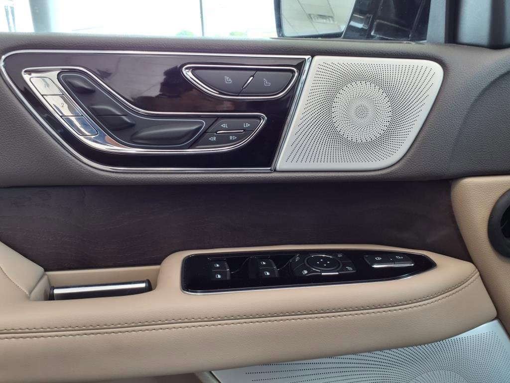 New 2024 Lincoln Navigator Reserve image 16