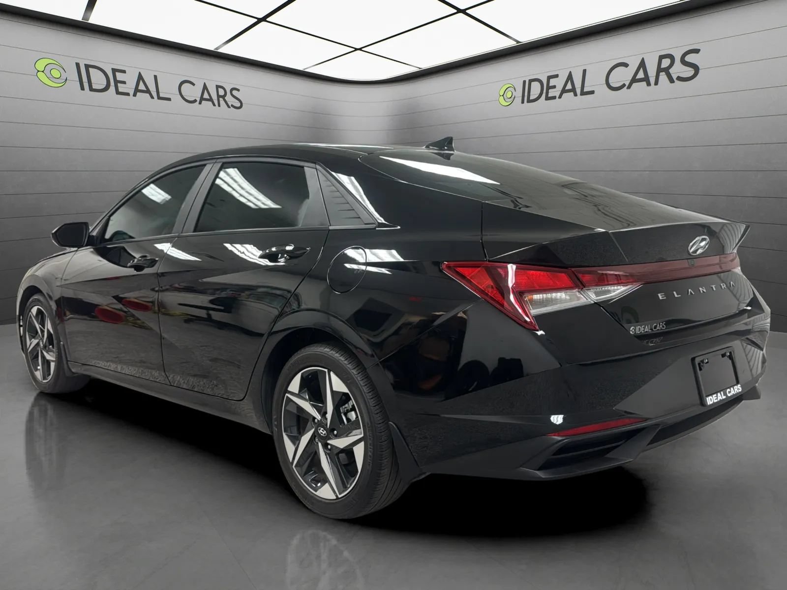 Used 2023 Hyundai Elantra SEL w/ Convenience Package FWD image 7