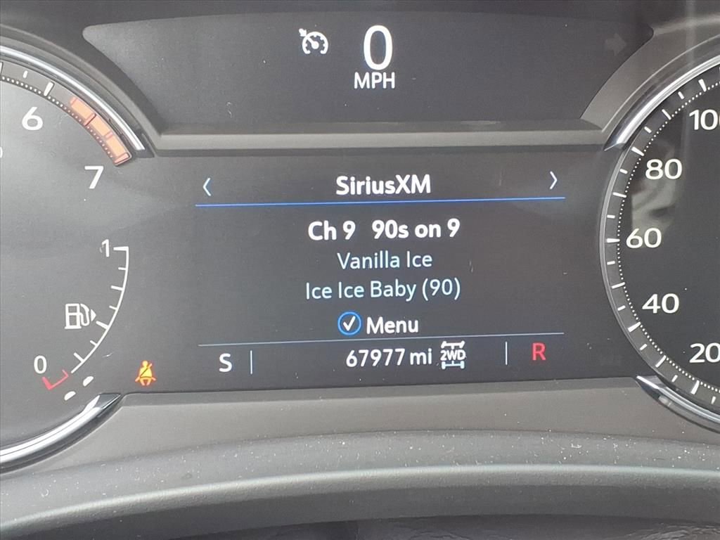 Used 2022 Cadillac XT4 Premium Luxury w/ Cold Weather Package AWD/4WD image 20
