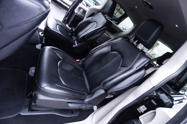 Used 2022 Chrysler Pacifica Touring-L w/ Uconnect Theater Family Group FWD image 54