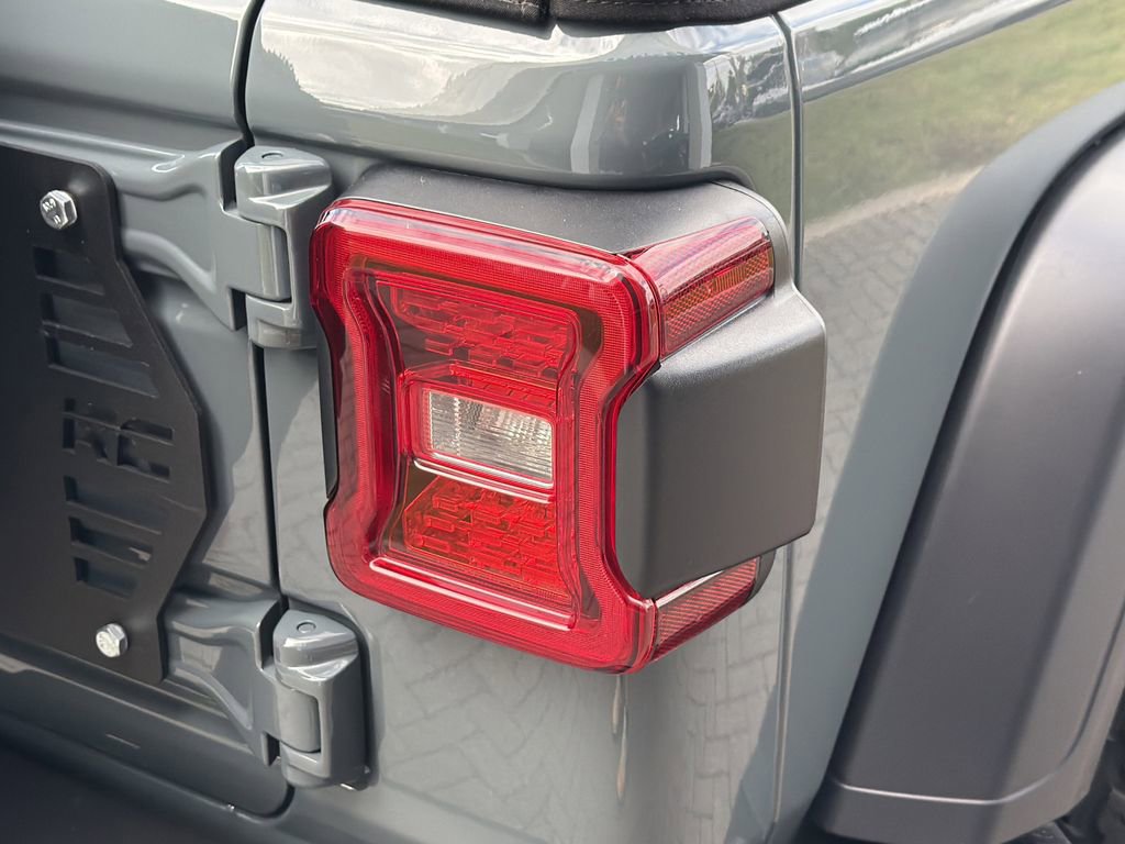 Used 2024 Jeep Wrangler Sport S image 9
