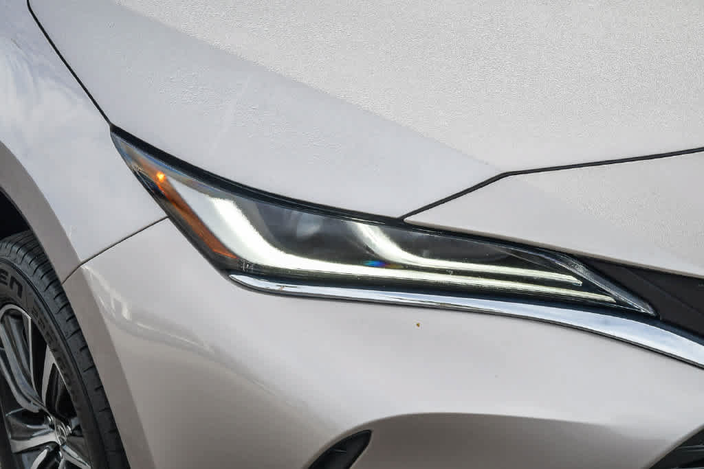 Certified 2024 Toyota Venza LE AWD/4WD image 4