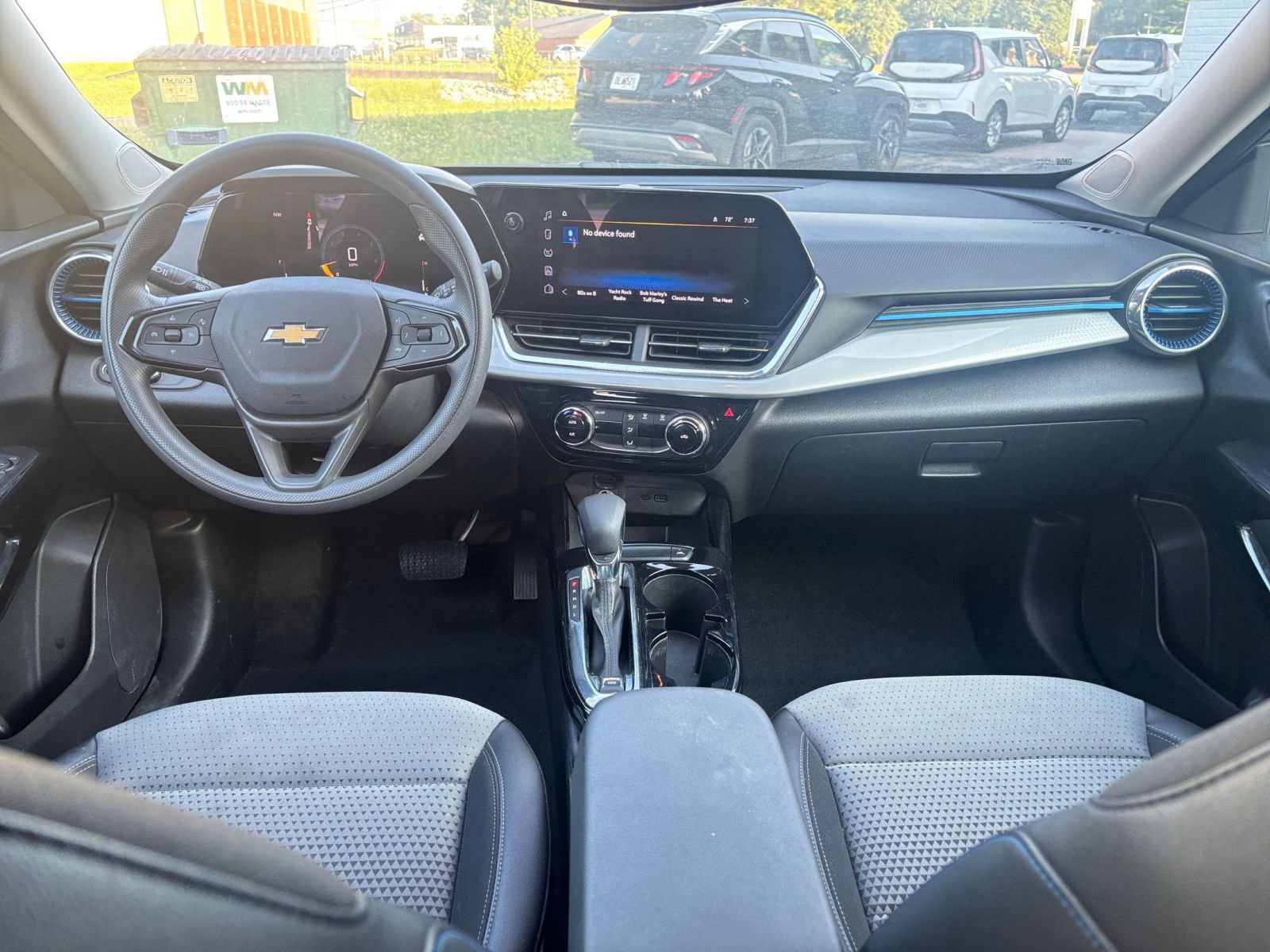 Used 2025 Chevrolet Trax LT FWD image 33