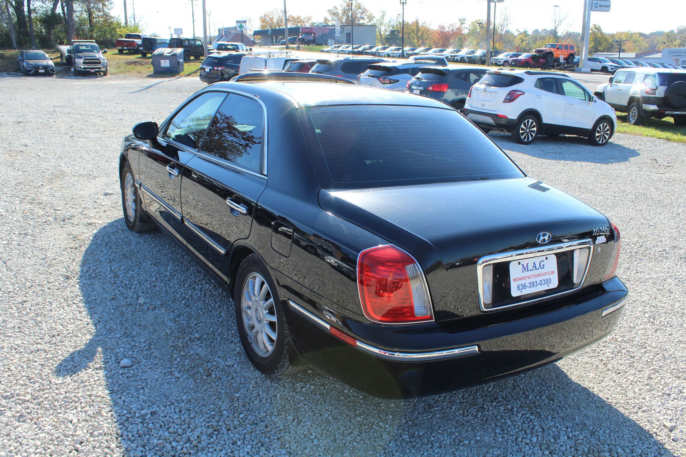 Used 2005 Hyundai XG350 L image 3