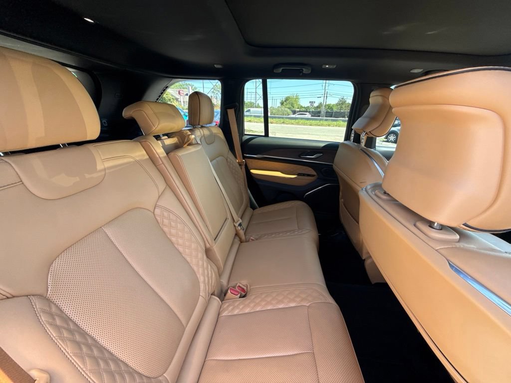 Used 2022 Jeep Grand Cherokee Summit AWD/4WD image 25
