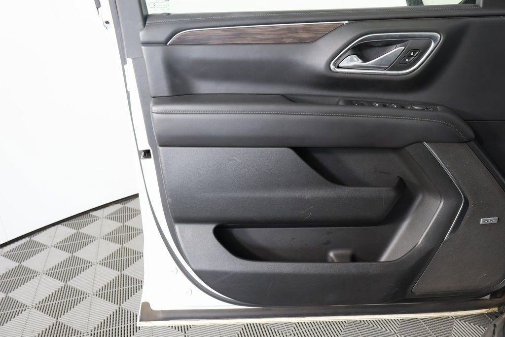 Used 2022 Chevrolet Suburban LT image 13