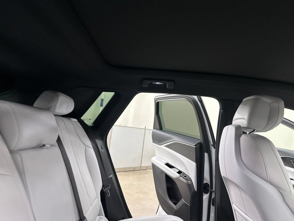 Certified 2024 Cadillac Lyriq Luxury AWD/4WD image 22