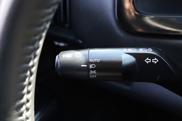 Used 2022 Nissan Pathfinder SV image 36