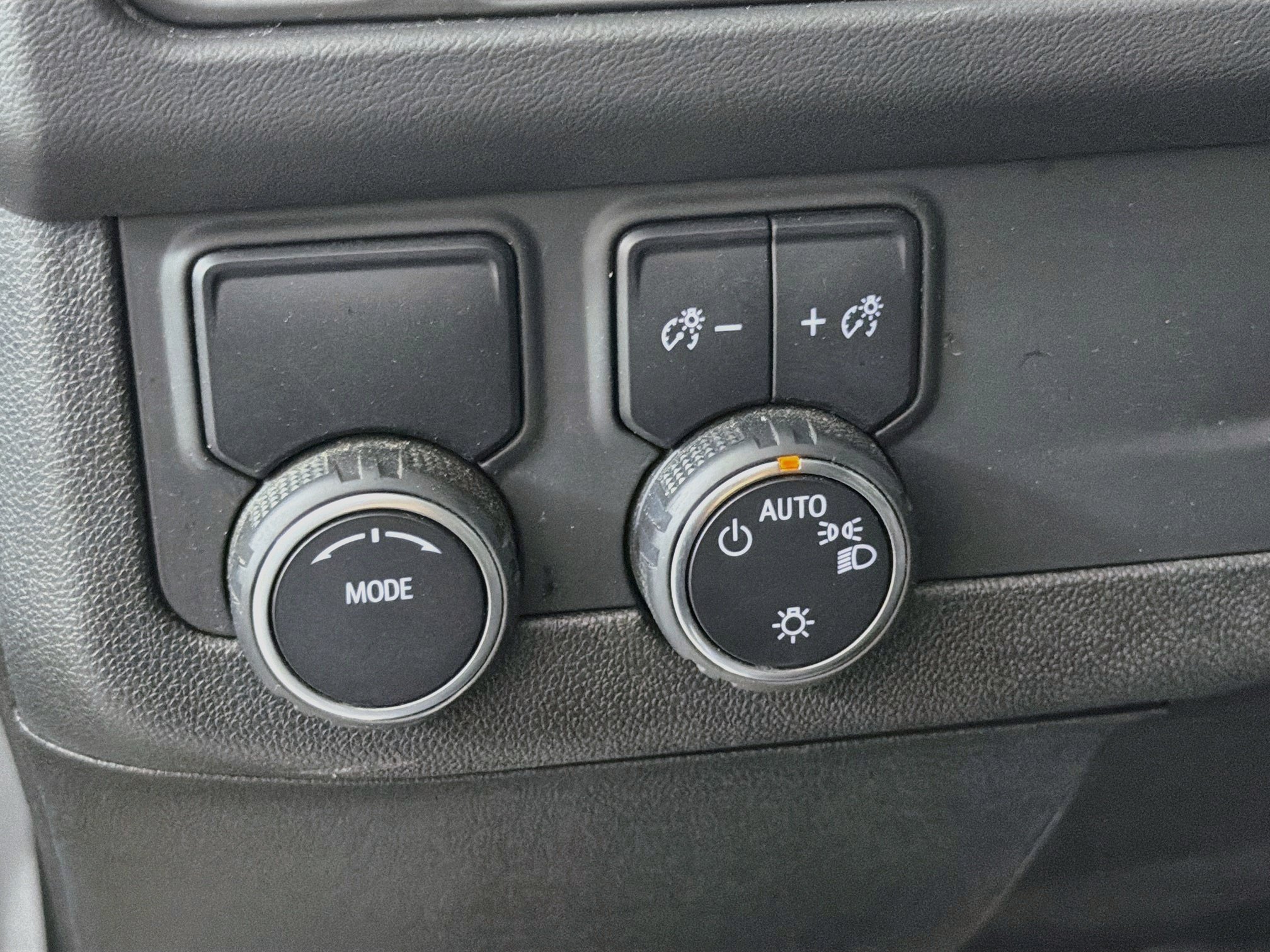 Used 2023 Chevrolet Suburban Premier RWD image 16