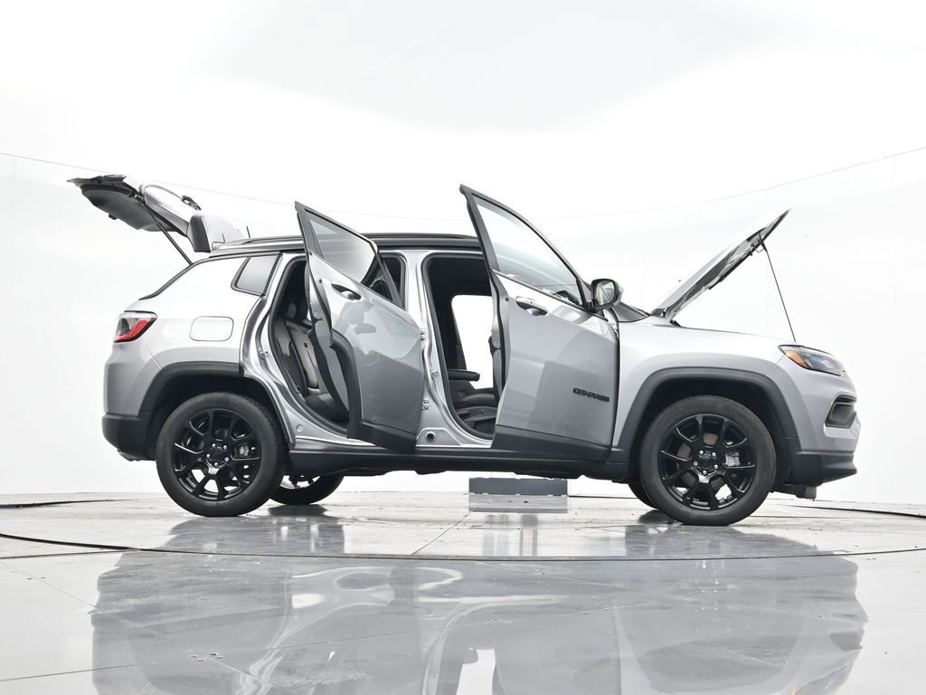 Used 2022 Jeep Compass Altitude image 47