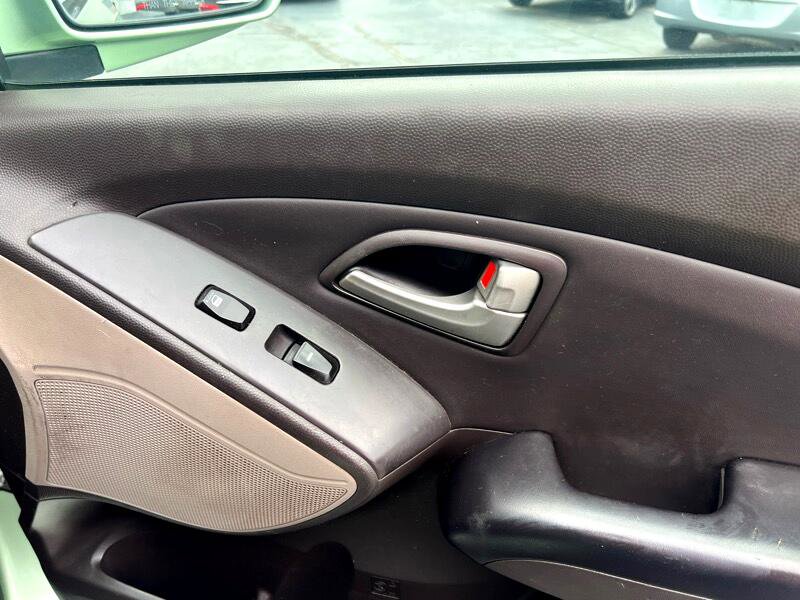 Used 2010 Hyundai Tucson Limited w/ Premium Pkg 4 image 10