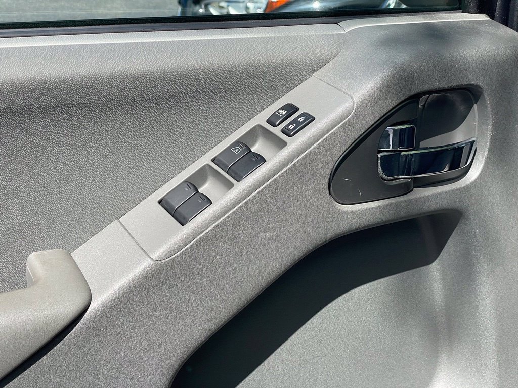 Used 2020 Nissan Frontier SV w/ Midnight Edition Floor Mats AWD/4WD image 13