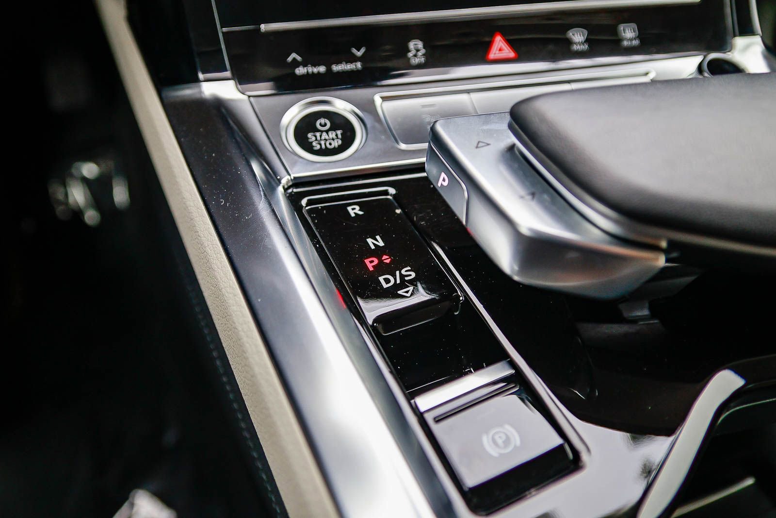 Used 2024 Audi Q8 e-tron Premium Plus image 25