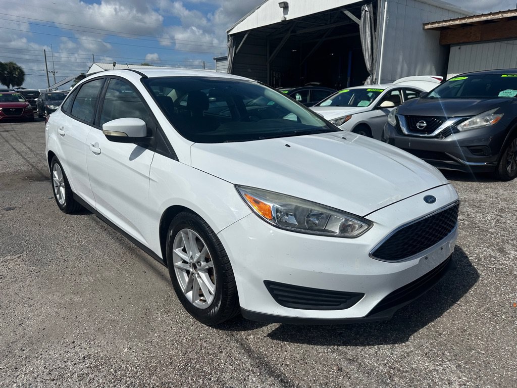 Used 2017 Ford Focus SE FWD image 1