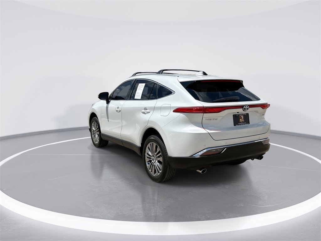 Used 2024 Toyota Venza XLE image 6