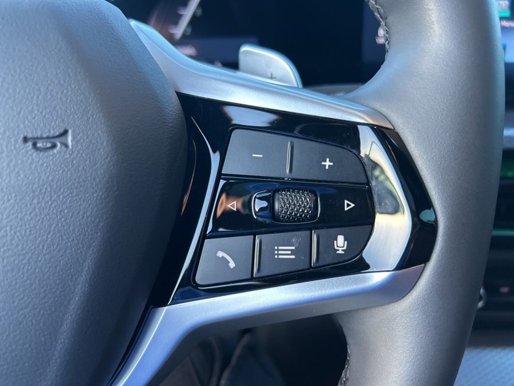 Used 2025 BMW 330i xDrive Sedan AWD/4WD image 43