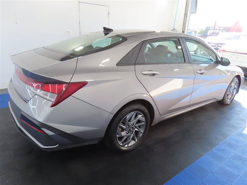 Used 2024 Hyundai Elantra SEL FWD image 13