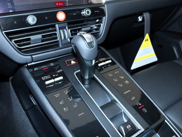 New 2026 Porsche Macan image 14