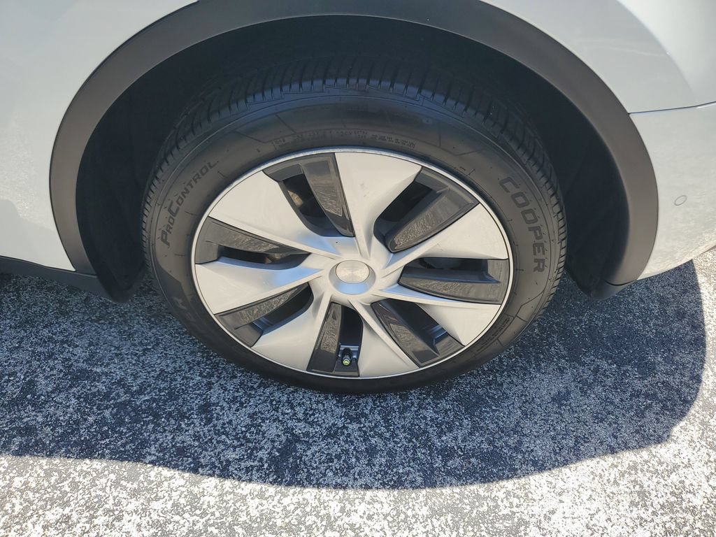 Used 2022 Tesla Model Y Long Range AWD/4WD image 8