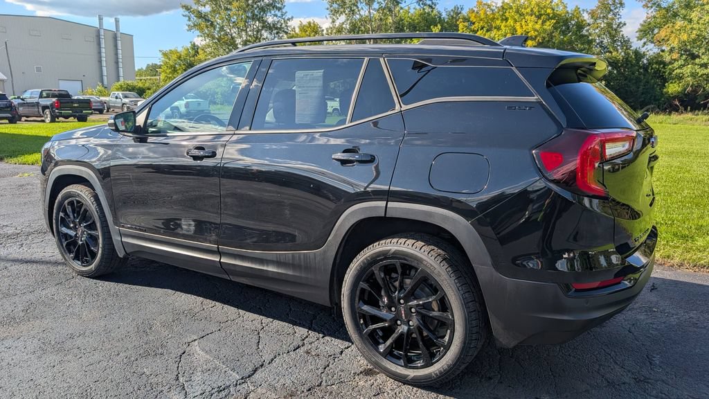 Used 2023 GMC Terrain SLT w/ Infotainment Package II AWD/4WD image 3
