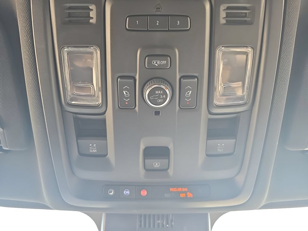 Used 2023 Chevrolet Tahoe Z71 w/ Luxury Package AWD/4WD image 15