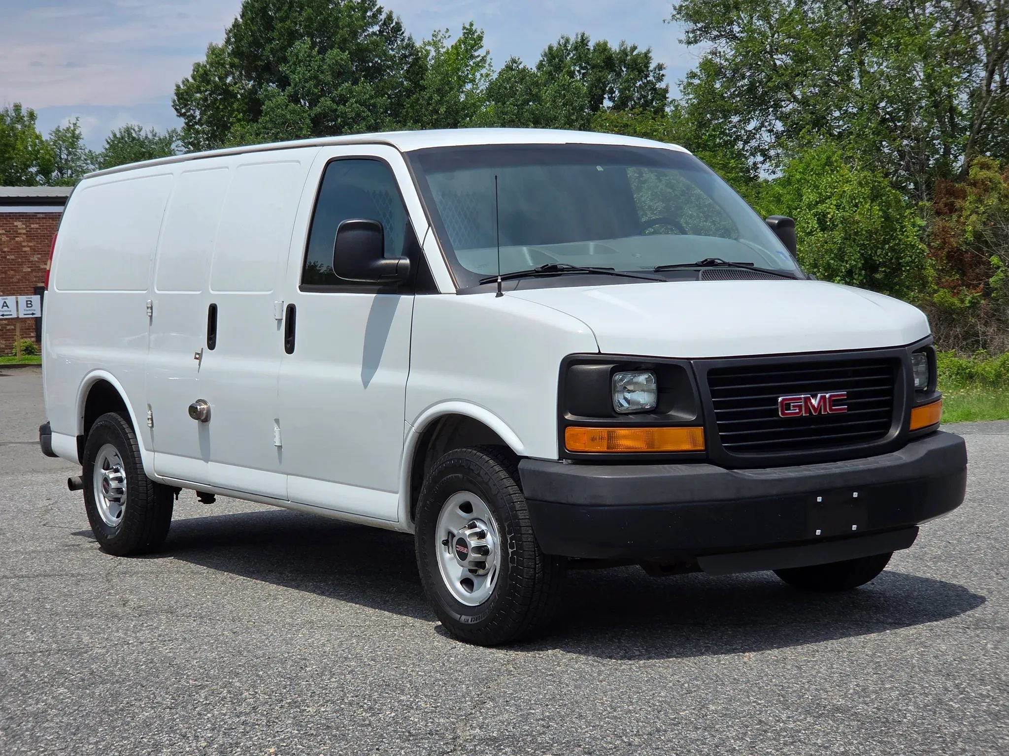 Used 2015 GMC Savana 2500 RWD image 3