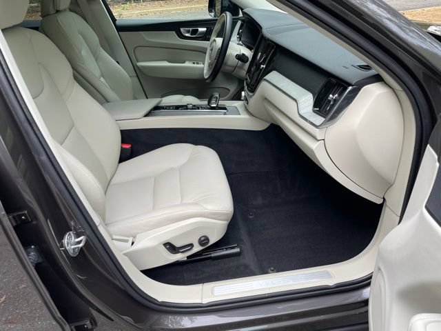 Certified 2024 Volvo XC60 B5 Plus w/ Protection Package Premier AWD/4WD image 13