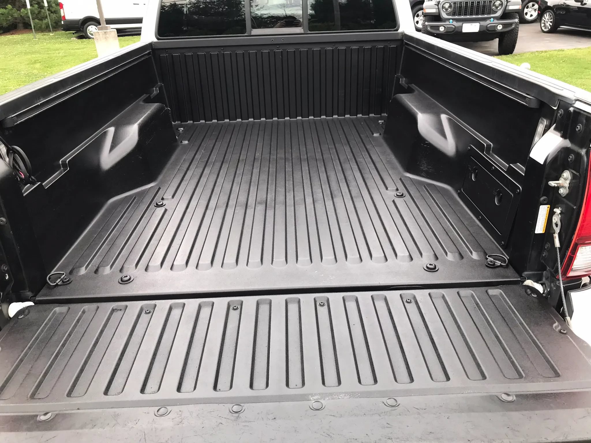 Used 2020 Toyota Tacoma SR w/ SX Package AWD/4WD image 33