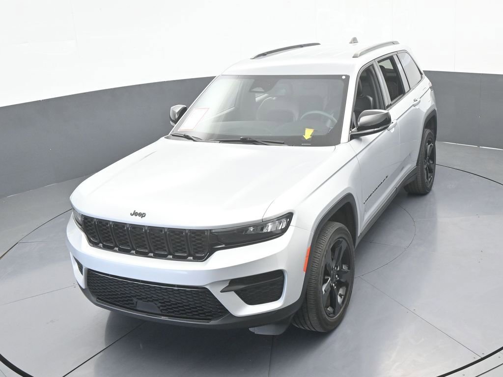 Used 2023 Jeep Grand Cherokee Altitude AWD/4WD image 49