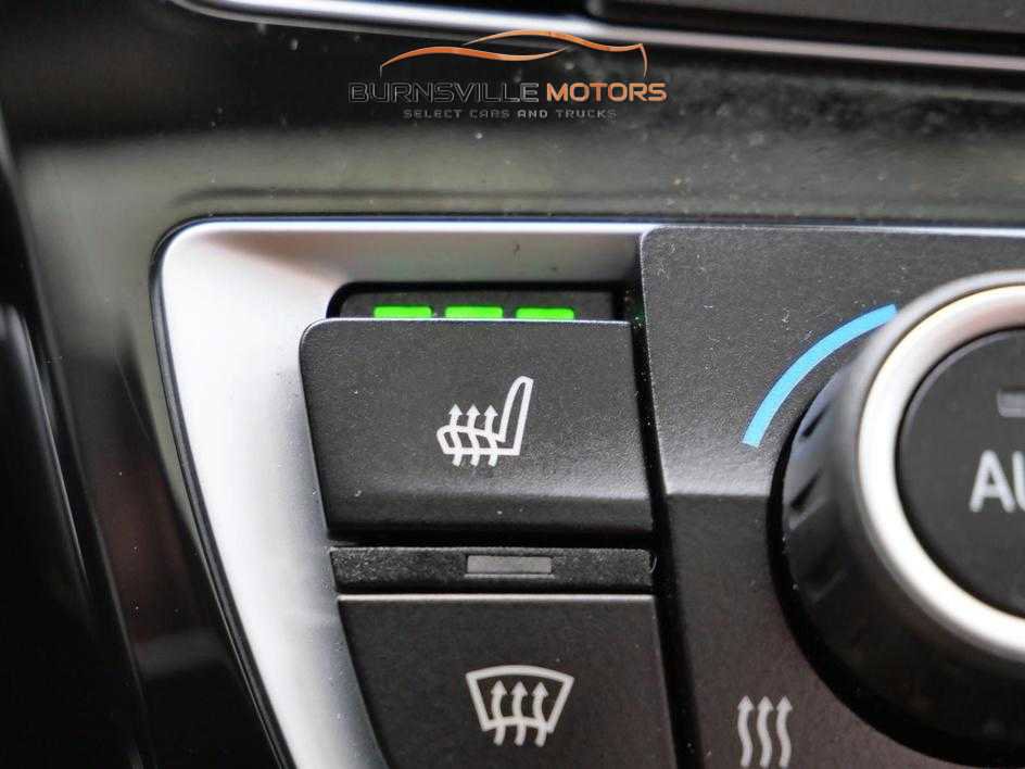 Used 2018 BMW 330i xDrive Sedan w/ Premium Package image 28