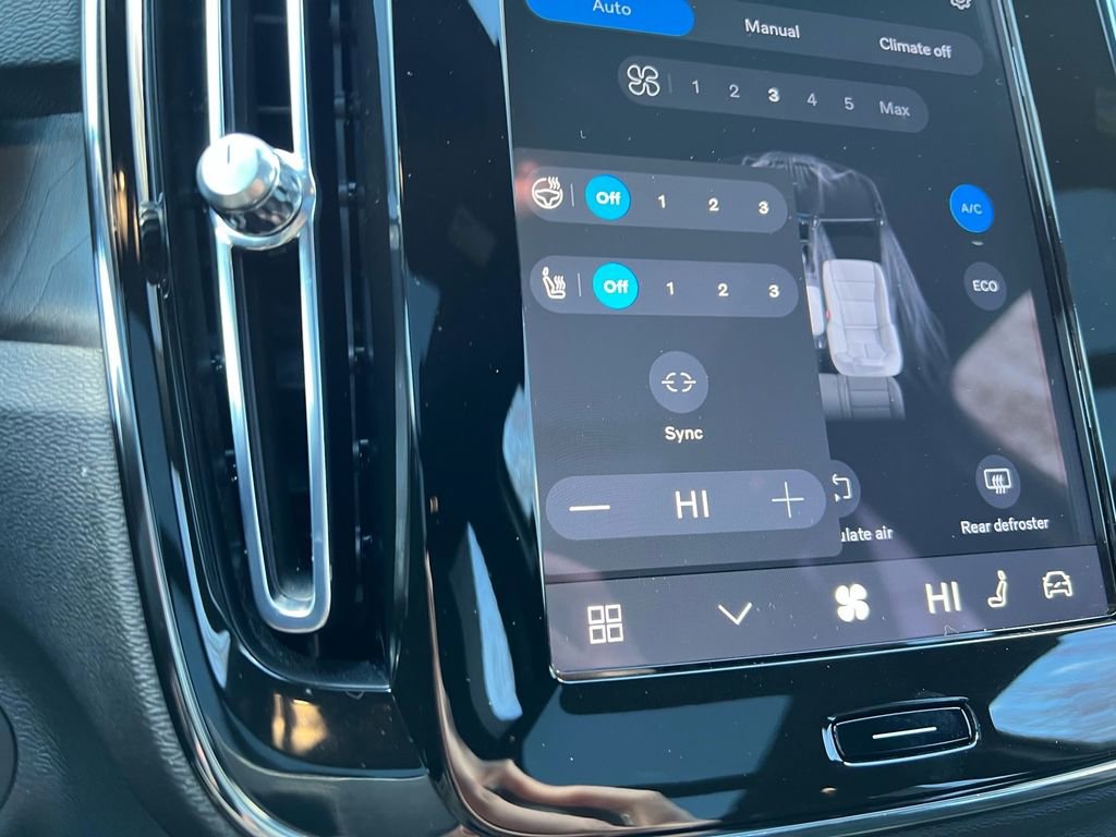 Certified 2023 Volvo XC40 Recharge Ultimate AWD/4WD image 18