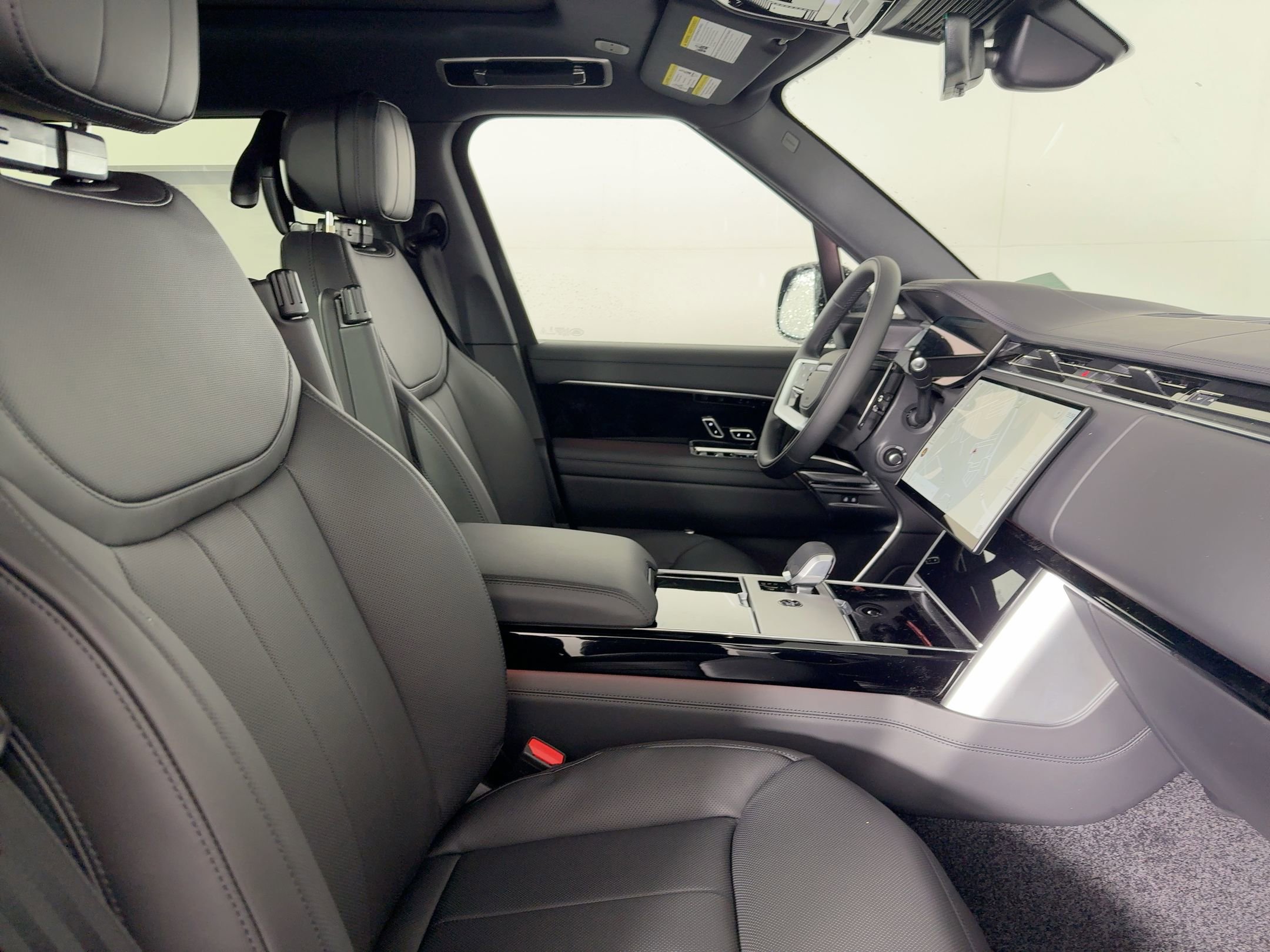New 2026 Land Rover Range Rover Long Wheelbase SE AWD/4WD image 29