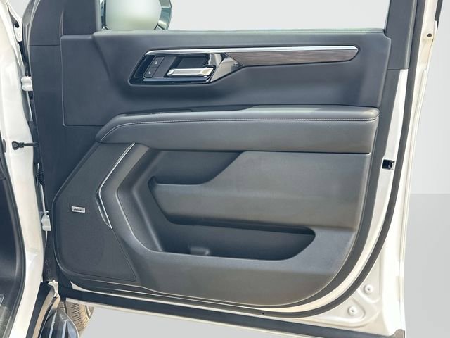 Used 2025 Chevrolet Suburban Premier AWD/4WD image 22
