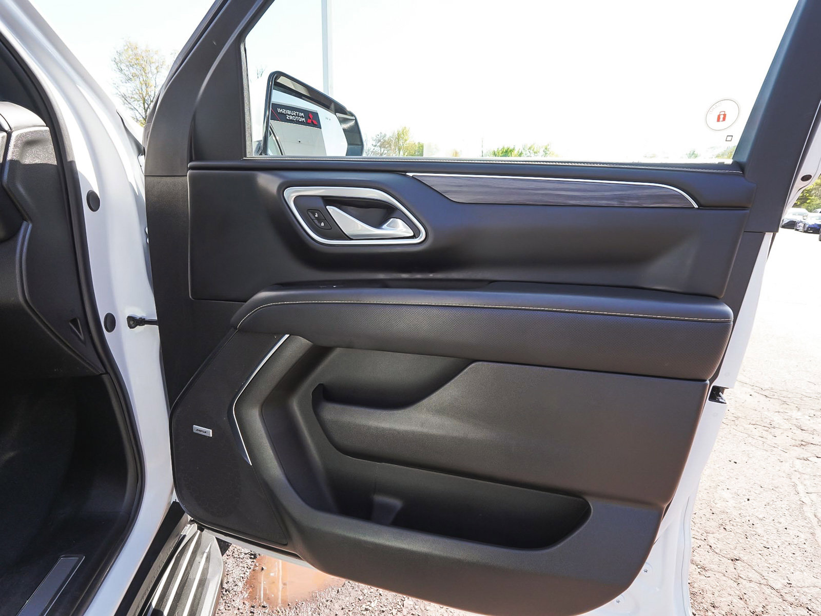 Used 2024 GMC Yukon SLT w/ SLT Luxury Package AWD/4WD image 14