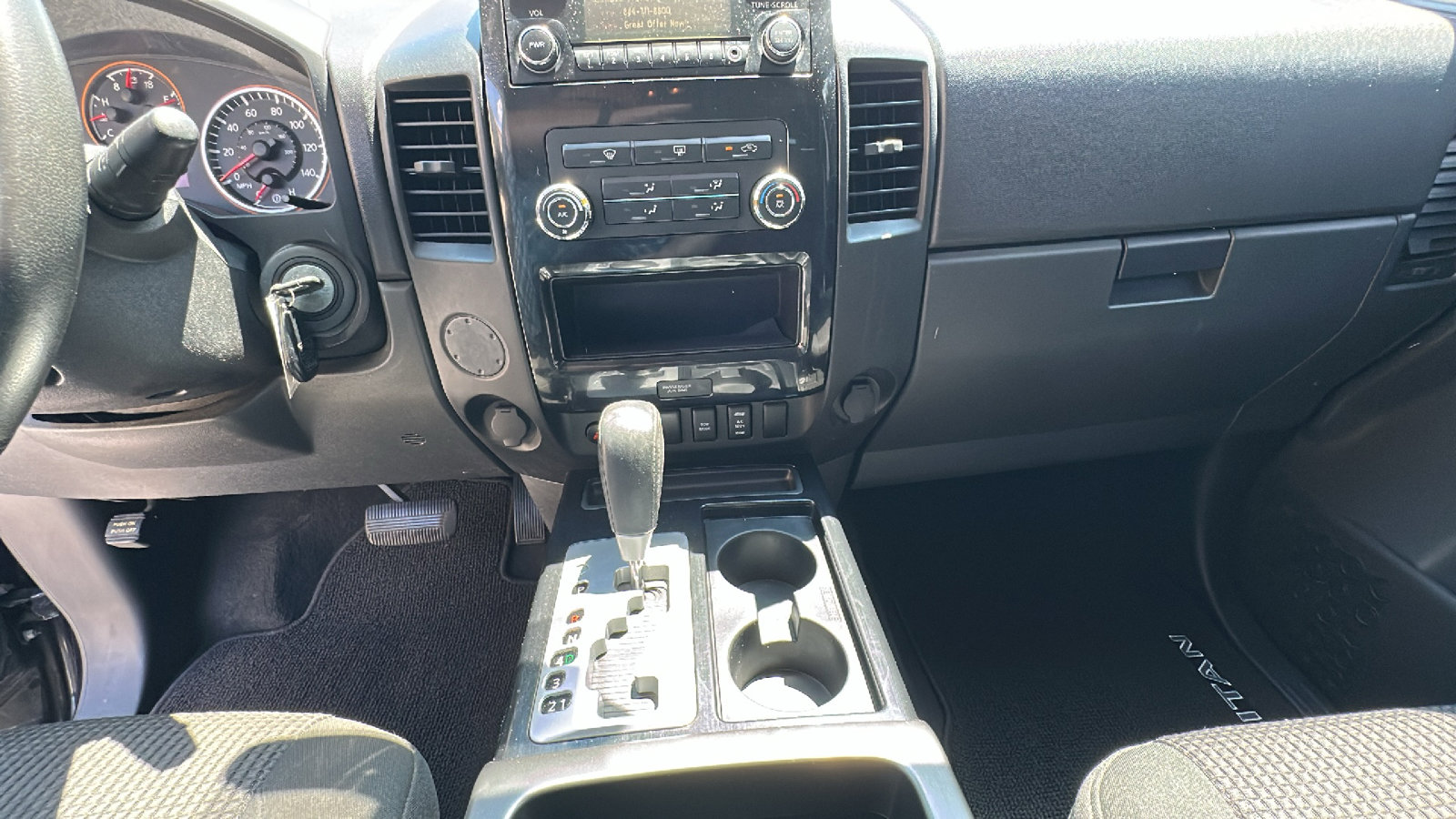 Used 2014 Nissan Titan SV image 22