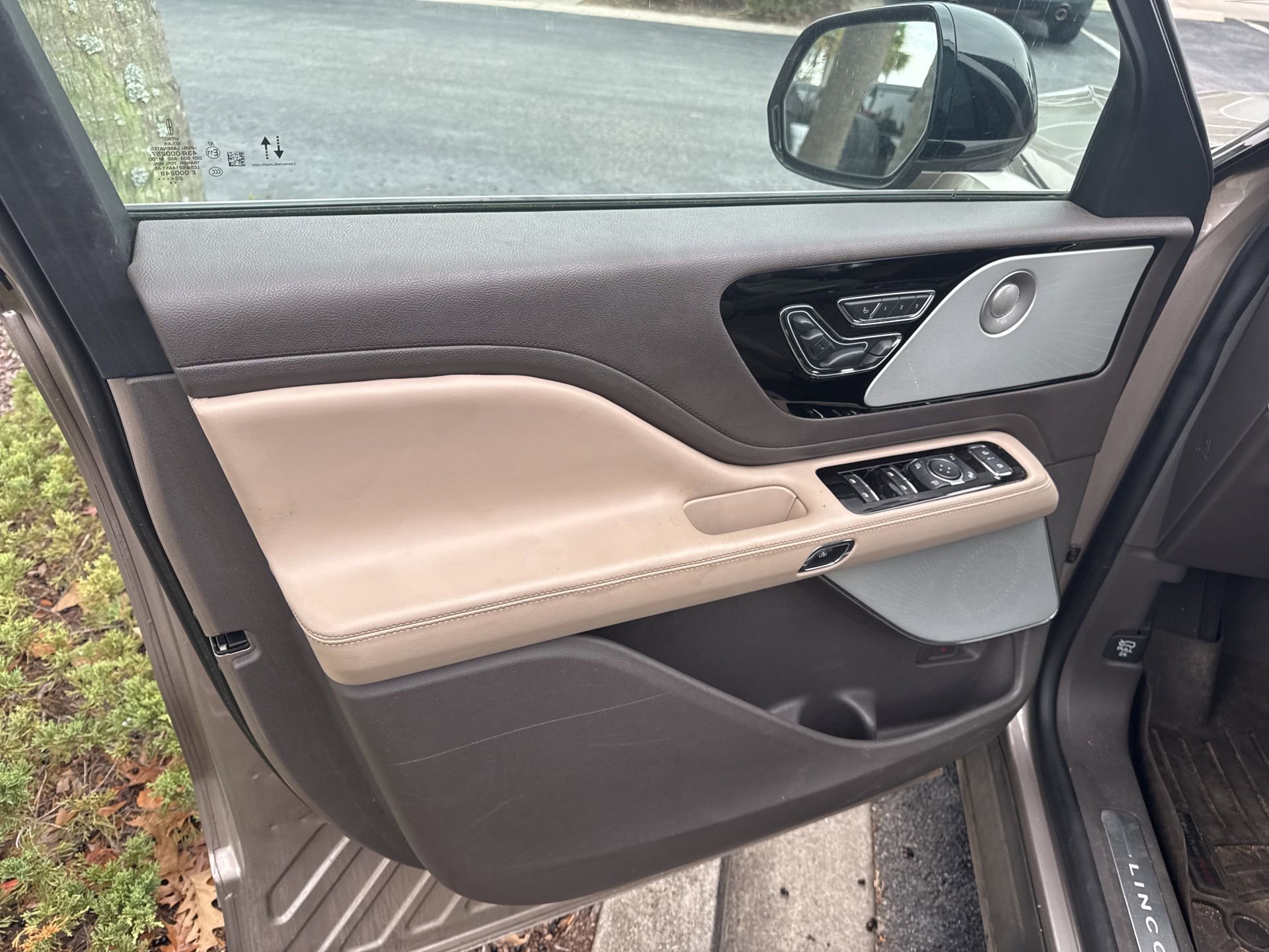 Used 2021 Lincoln Aviator Reserve w/ Equipment Group 202A image 18