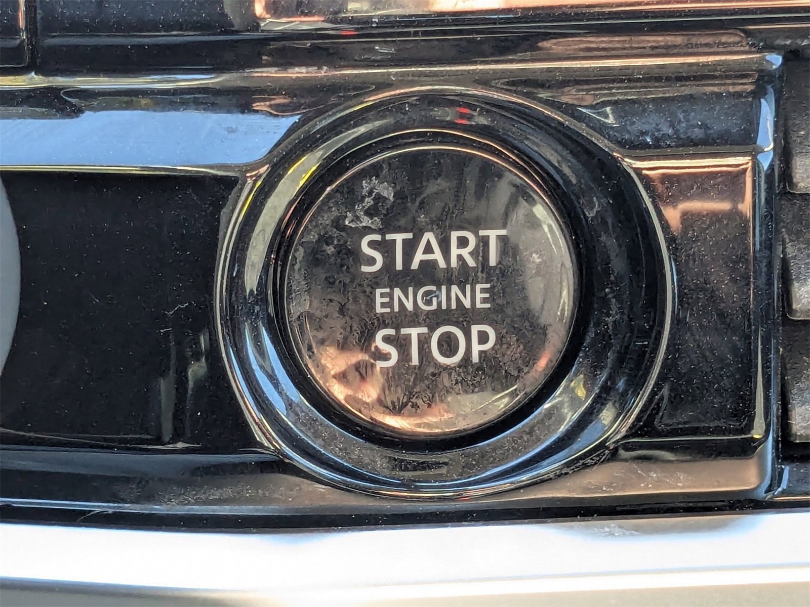 Used 2025 Nissan Pathfinder SV image 33