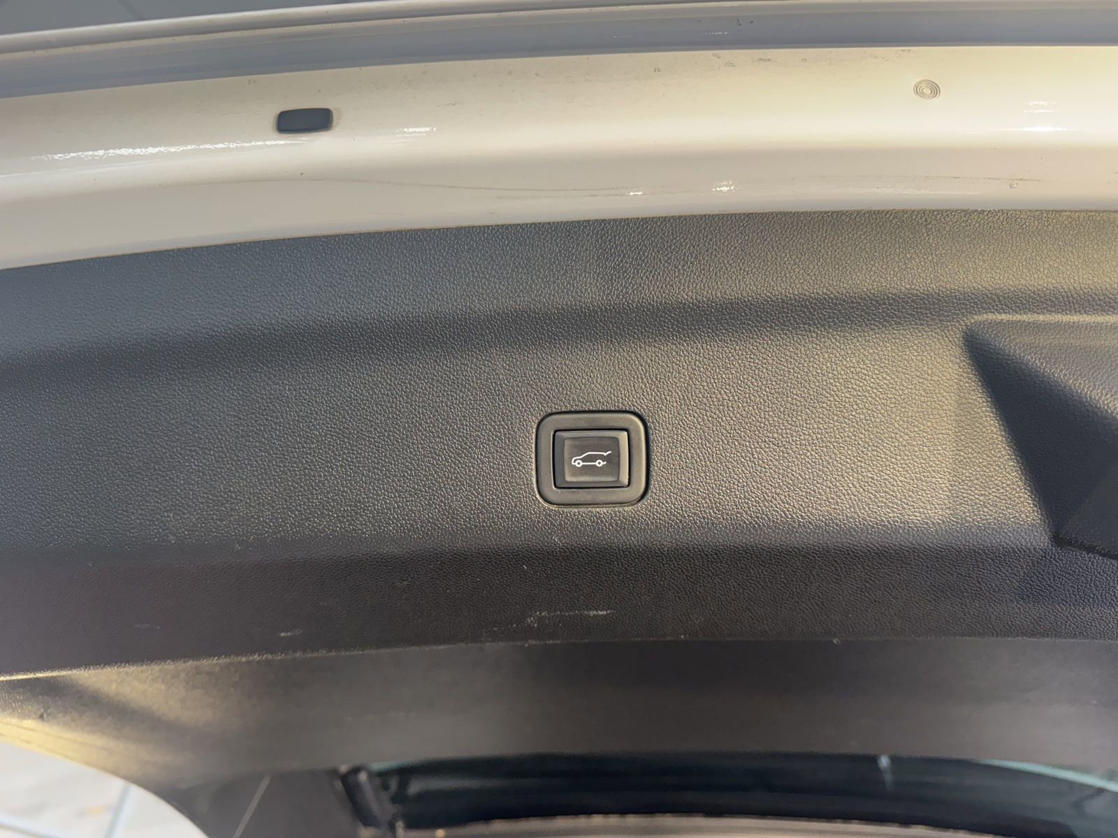 Used 2023 GMC Yukon SLT image 18