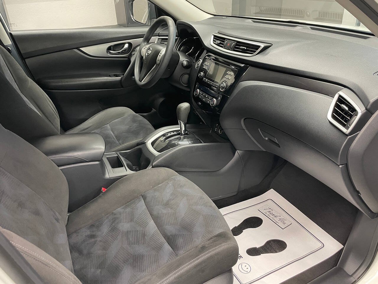 Used 2015 Nissan Rogue SV FWD image 20