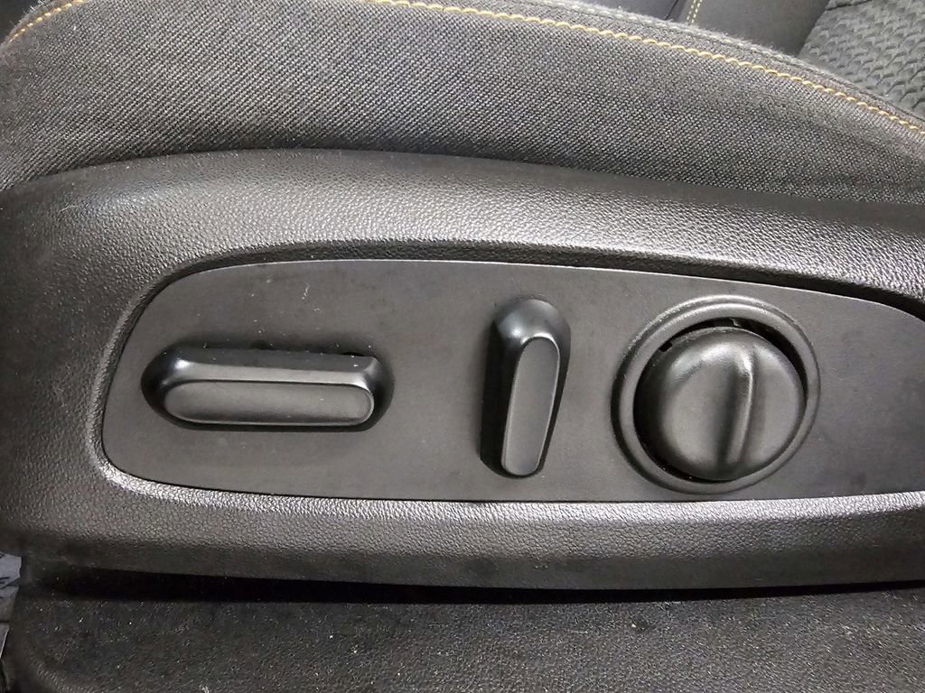 Used 2018 GMC Terrain SLE w/ Driver Convenience Package FWD image 16
