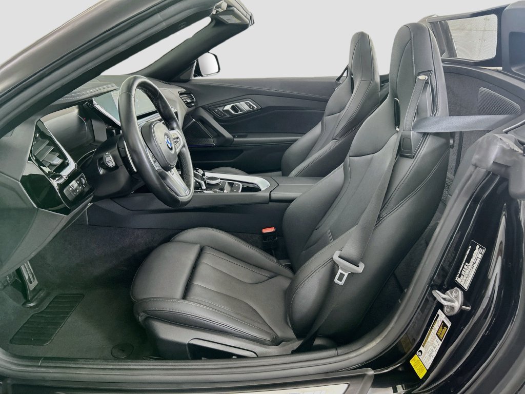Certified 2022 BMW Z4 M40i w/ Driving Assistance Package RWD image 17